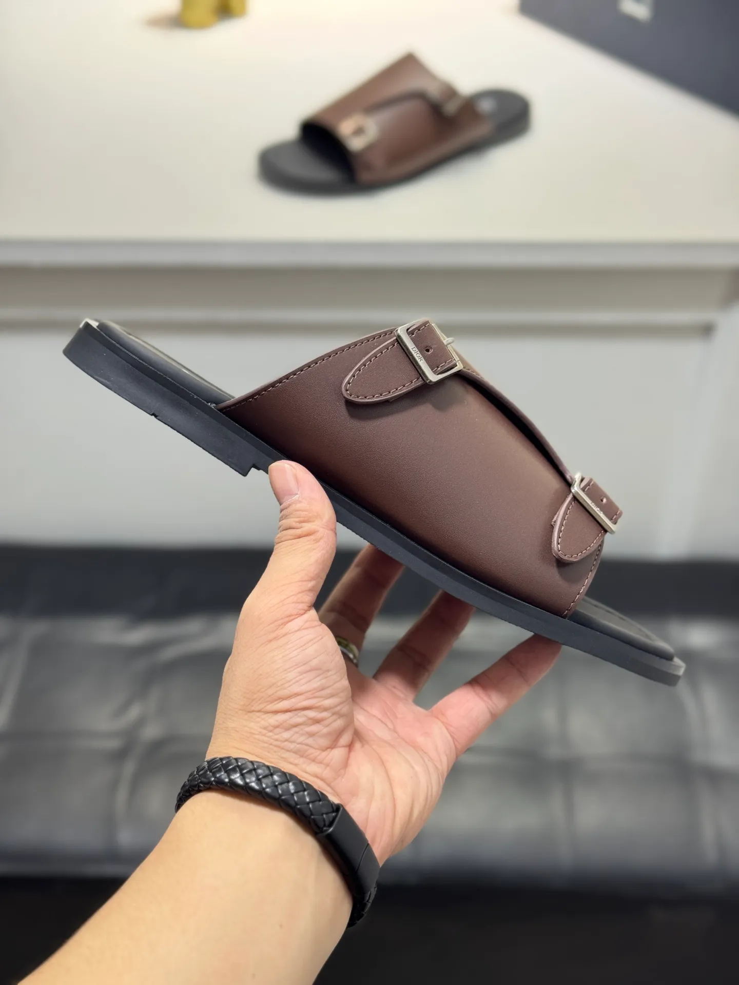 Men's men's shoes 💰320 [New style] 🦇🦇𝐂𝐡𝐫𝐢𝐬𝐭𝐢𝐚𝐧 𝐃𝐢𝐨𝐫 Dior slippers - the latest hot sandals, classic sandals, original replicas, super durable and versatile, cowhide leather with hardware accessories, very comfortable on the feet Look slim and white. Original molded outsole size: 38-44 (.45. Customized